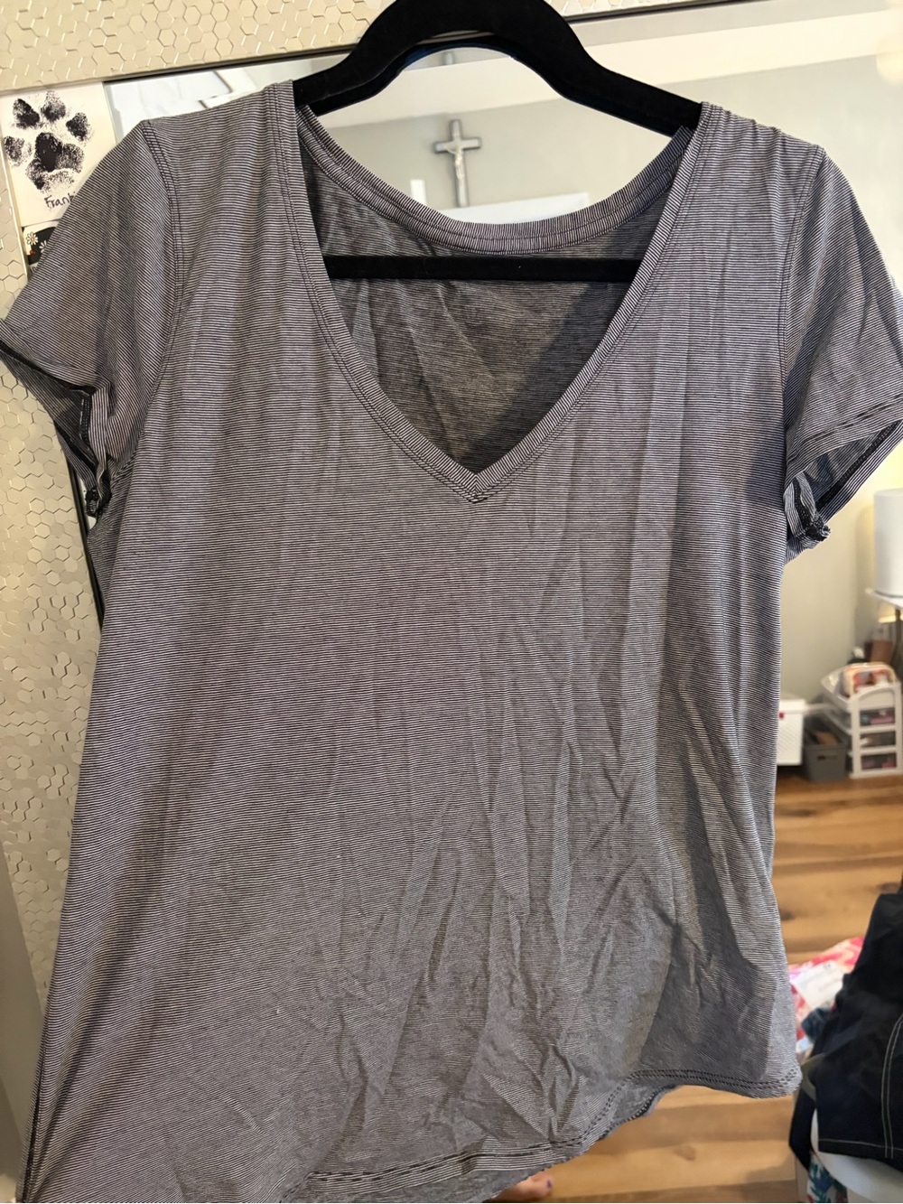lululemon athletica Women's Gray V-Neck Short Sleeve Tee